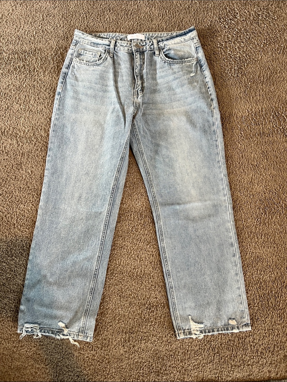 Women's Light Wash Cropped Straight Jeans with Distressed Hem